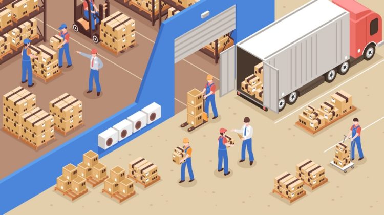 Operadores logisticos bajando mercancias de un camion para llevarla a un almacen
